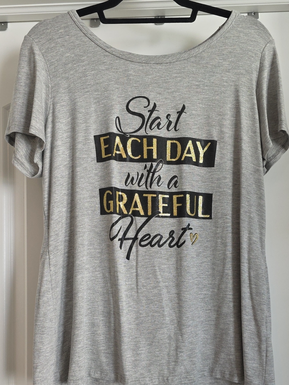 NWOT Ashley Stewart 14-16 Light Gray Short Sleeve Tee with Black & Gold Script